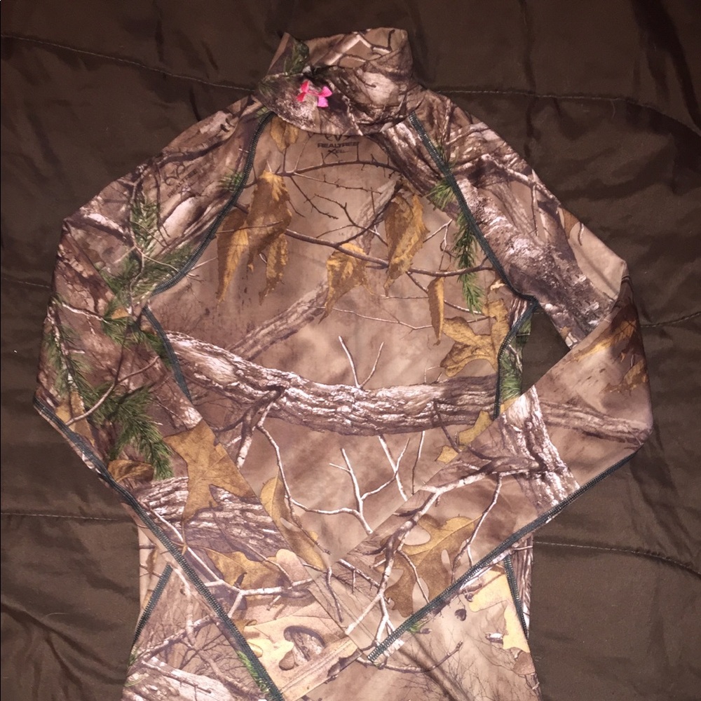 UA women’s Camo shirt